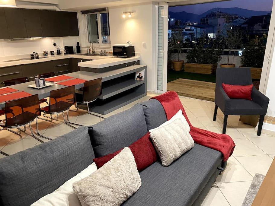 Spacious And Sunkissed 3Br & 2 Bathrooms Apartment أثينا المظهر الخارجي الصورة