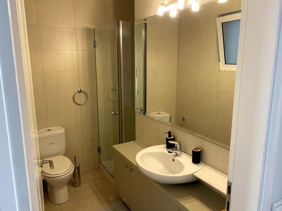 Spacious And Sunkissed 3Br & 2 Bathrooms Apartment أثينا المظهر الخارجي الصورة