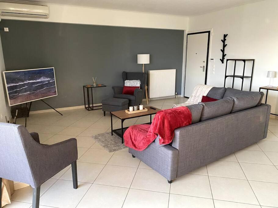 Spacious And Sunkissed 3Br & 2 Bathrooms Apartment أثينا المظهر الخارجي الصورة