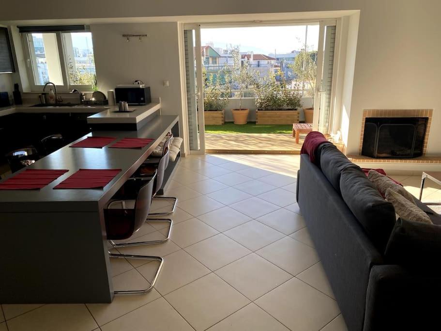 Spacious And Sunkissed 3Br & 2 Bathrooms Apartment أثينا المظهر الخارجي الصورة
