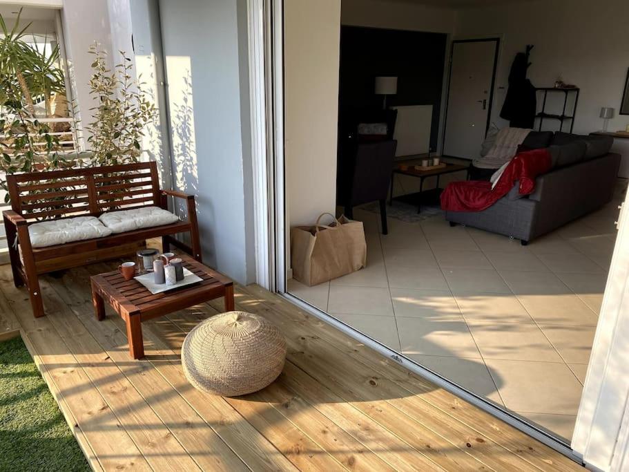 Spacious And Sunkissed 3Br & 2 Bathrooms Apartment أثينا المظهر الخارجي الصورة