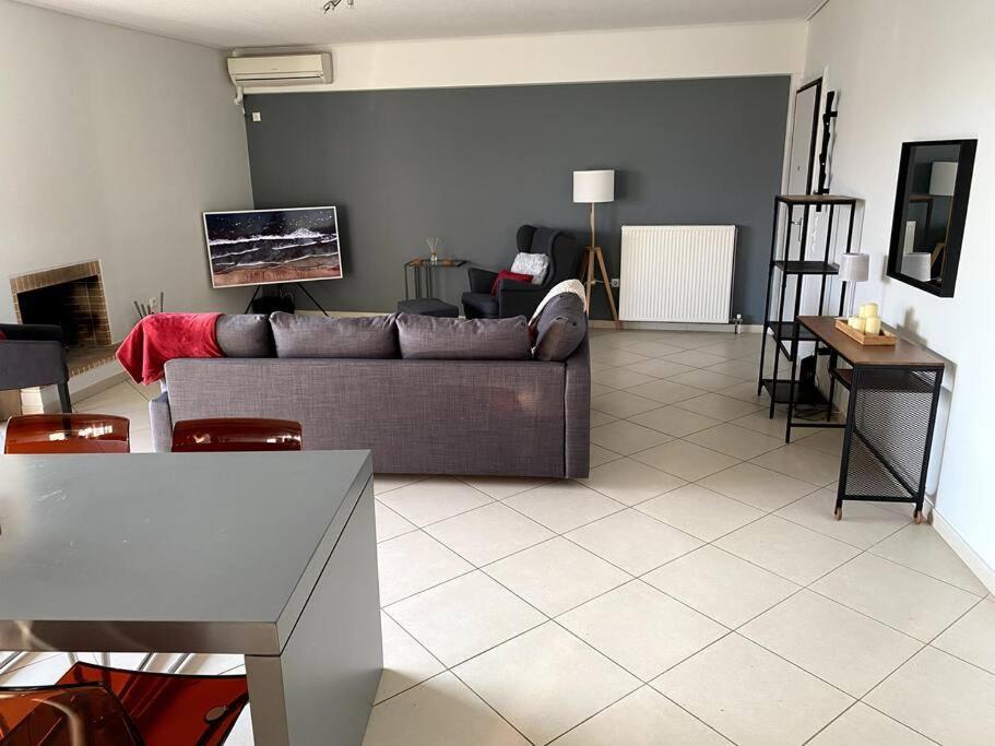 Spacious And Sunkissed 3Br & 2 Bathrooms Apartment أثينا المظهر الخارجي الصورة