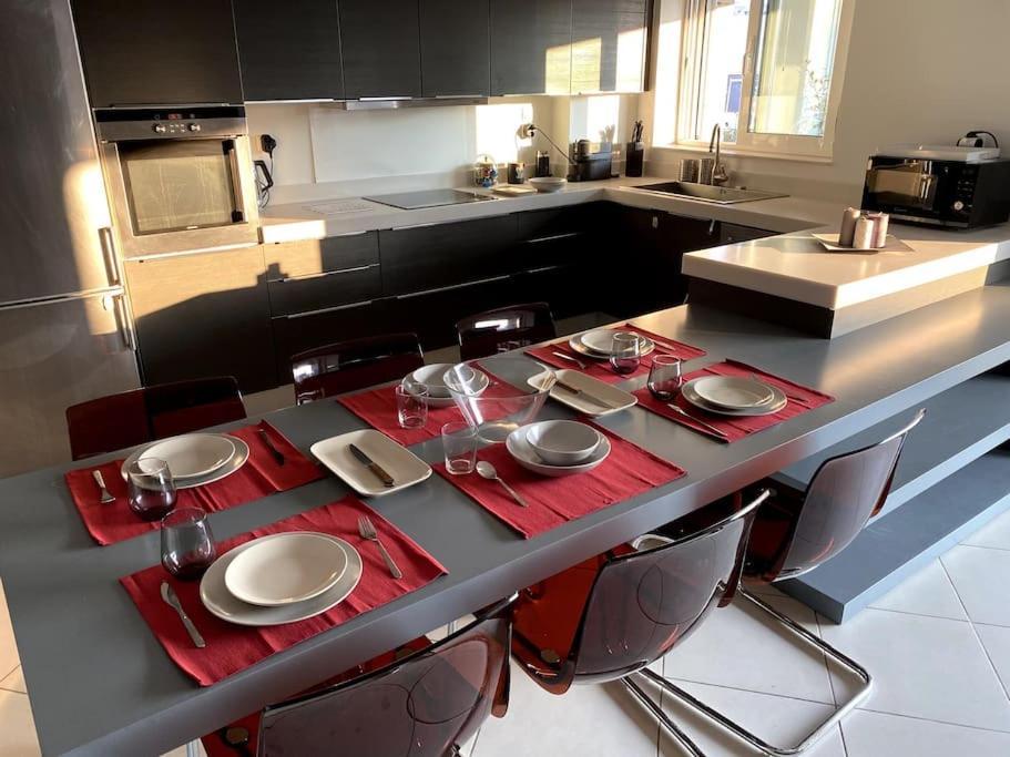 Spacious And Sunkissed 3Br & 2 Bathrooms Apartment أثينا المظهر الخارجي الصورة