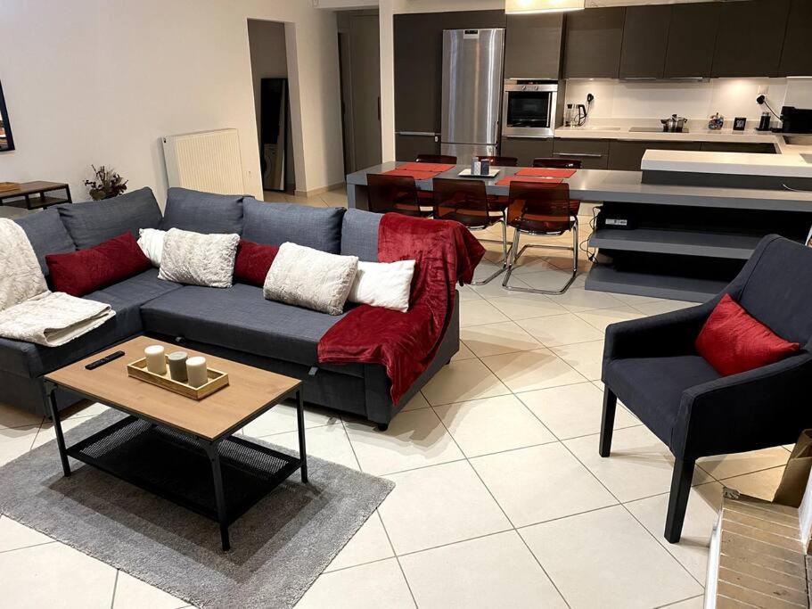 Spacious And Sunkissed 3Br & 2 Bathrooms Apartment أثينا المظهر الخارجي الصورة