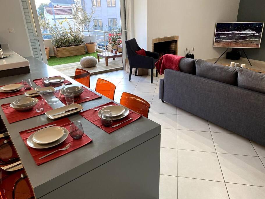 Spacious And Sunkissed 3Br & 2 Bathrooms Apartment أثينا المظهر الخارجي الصورة