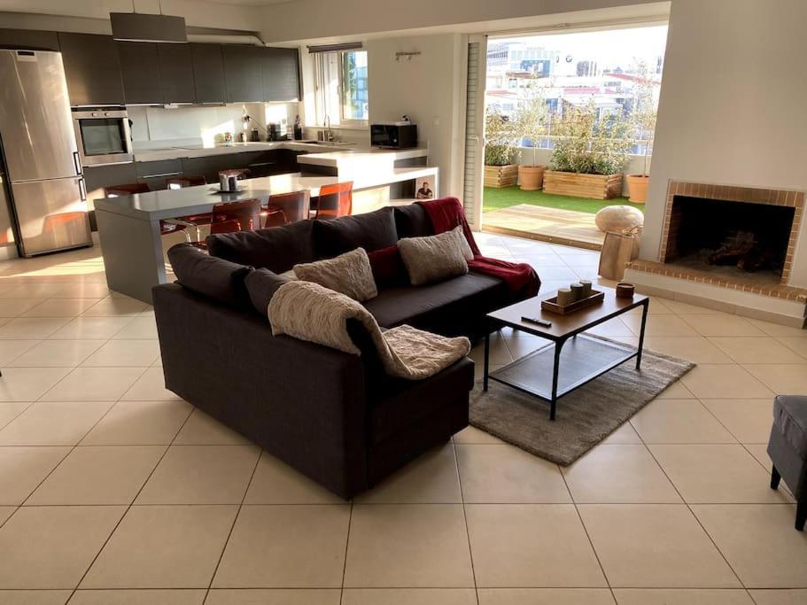 Spacious And Sunkissed 3Br & 2 Bathrooms Apartment أثينا المظهر الخارجي الصورة