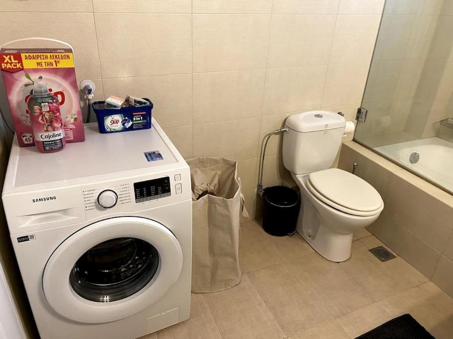 Spacious And Sunkissed 3Br & 2 Bathrooms Apartment أثينا المظهر الخارجي الصورة
