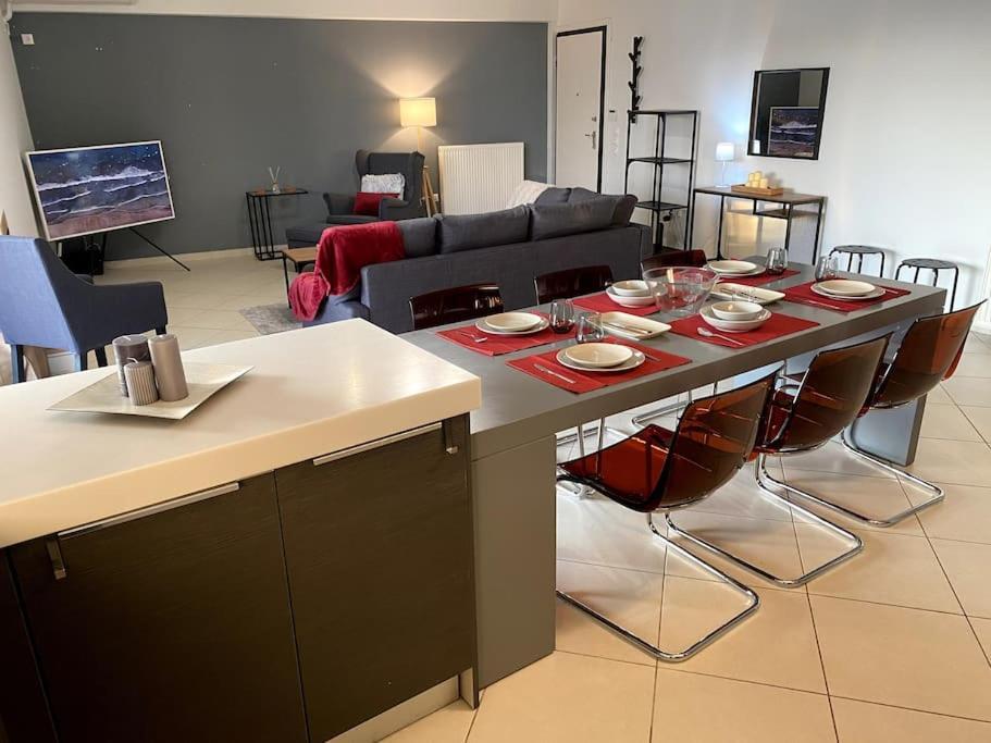 Spacious And Sunkissed 3Br & 2 Bathrooms Apartment أثينا المظهر الخارجي الصورة