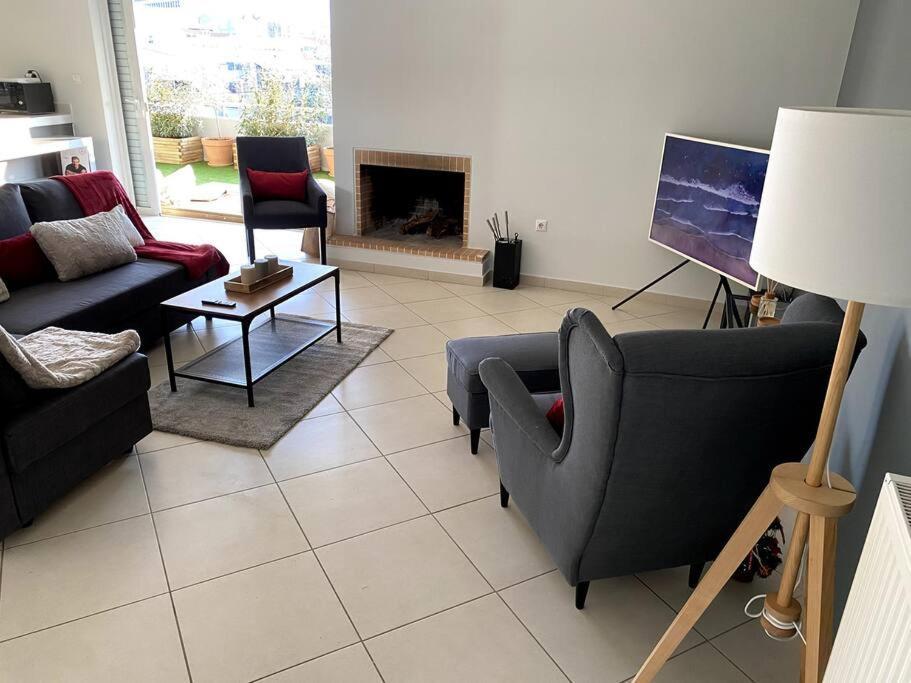 Spacious And Sunkissed 3Br & 2 Bathrooms Apartment أثينا المظهر الخارجي الصورة