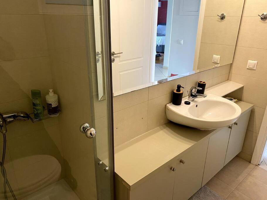 Spacious And Sunkissed 3Br & 2 Bathrooms Apartment أثينا المظهر الخارجي الصورة