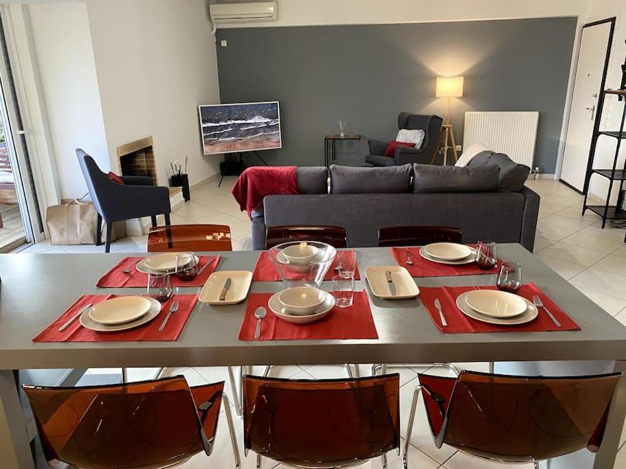 Spacious And Sunkissed 3Br & 2 Bathrooms Apartment أثينا المظهر الخارجي الصورة